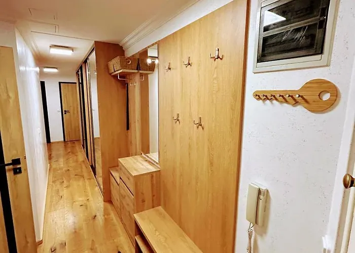 Light & Wood Design - 89 M2 In براغ