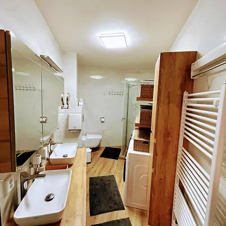 Light & Wood Design - 89 M2 In Apartment Prague