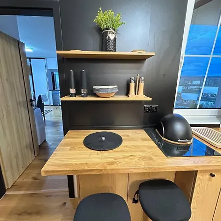Apartment Light & Wood Design - 89 M2 In