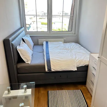 Apartment Light & Wood Design - 89 M2 In Prague