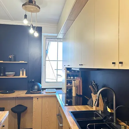 Apartment Light & Wood Design - 89 M2 In